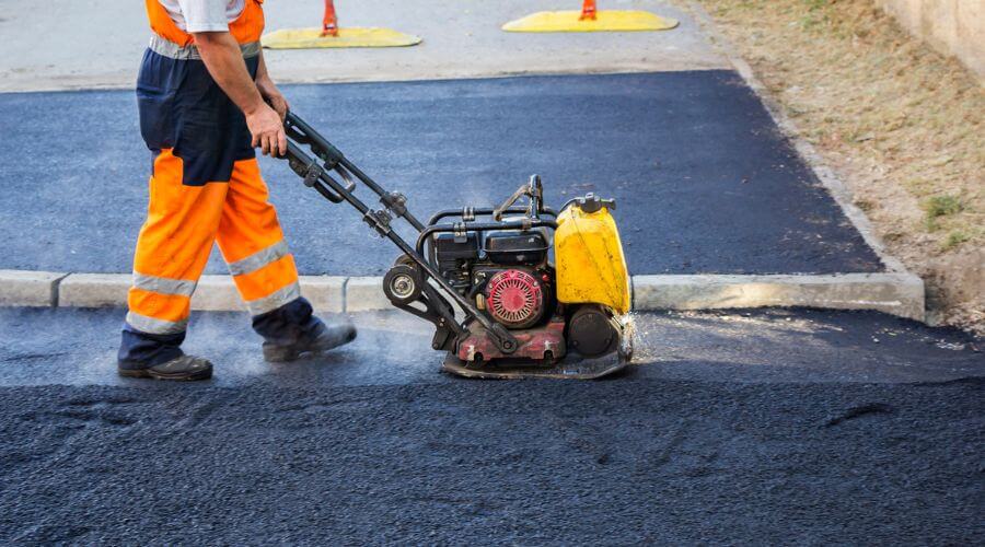 Professional gutter cleaning in Norcross, MN